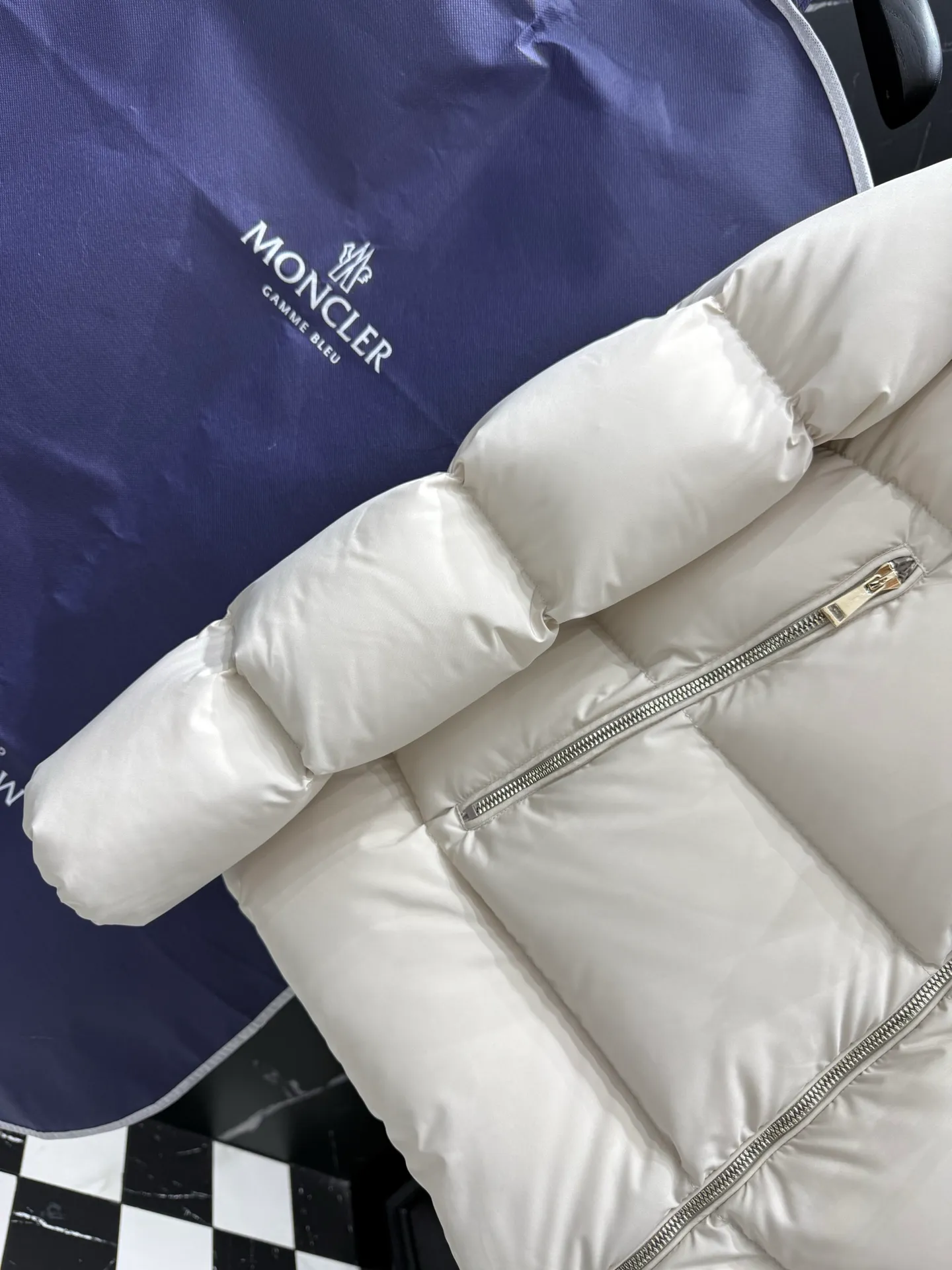 𝐌𝐎𝐍𝐂𝐋𝐄𝐑｜ Laichefur A mc 09#/ ： Size: 1 ，2 ，3 ，4 ：Laichefur Classic ， 。 Laichefur ， 。 ， ， 。 ， 。 • •Longue saison • • • •
